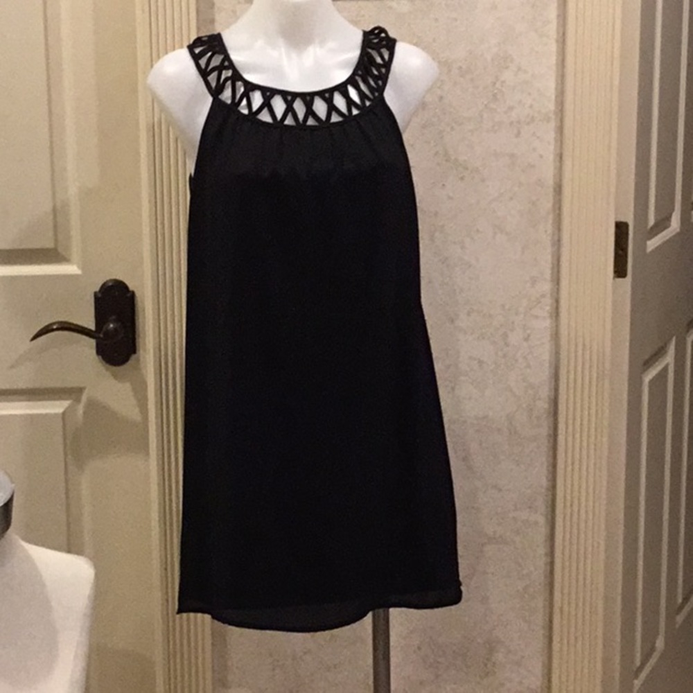 Sm black dress with interwoven neck